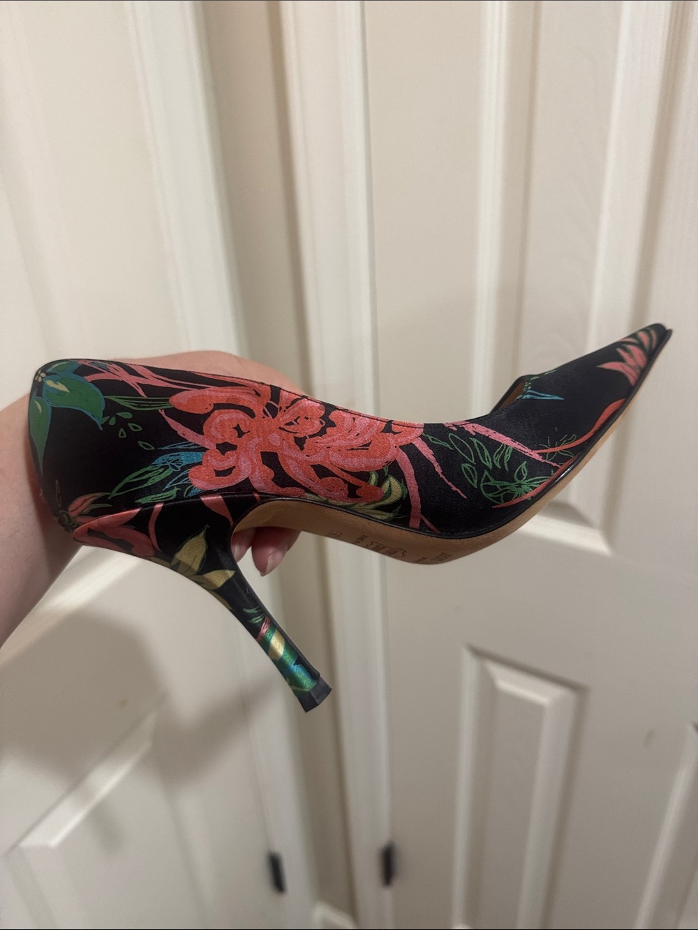 Jimmy Choo/Black Silk Floral Pointed-Toe Pumps/RARE! NEVER WORN! Size 6.5! NWOT! - Picture 14 of 16